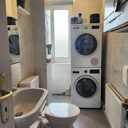 Full House 10 Min To Centre, Direct Train To Airport And Self Check-in *